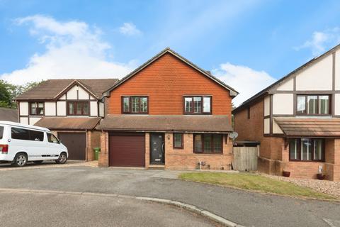 5 bedroom detached house for sale, Heritage Park, Basingstoke, Hampshire, RG22