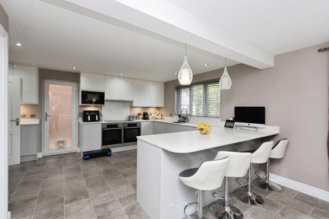5 bedroom detached house for sale, Heritage Park, Basingstoke, Hampshire, RG22