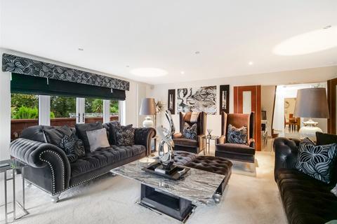 undefined, Cubrieshaw Park, West Kilbride, North Ayrshire, KA23
