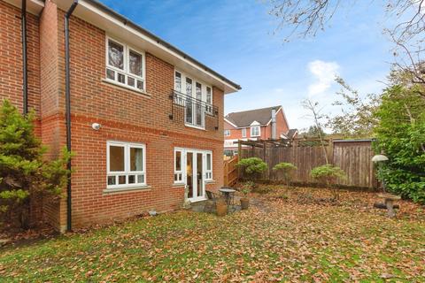 1 bedroom maisonette for sale, Balmoral Drive, CAMBERLEY, Surrey, GU16