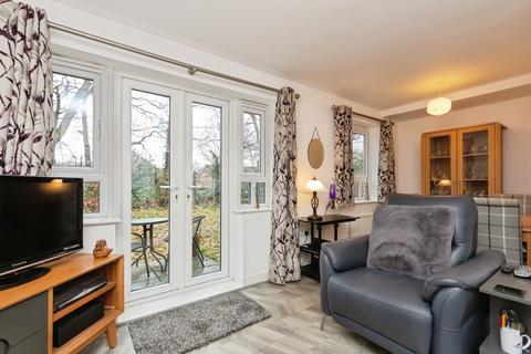 1 bedroom maisonette for sale, Balmoral Drive, CAMBERLEY, Surrey, GU16