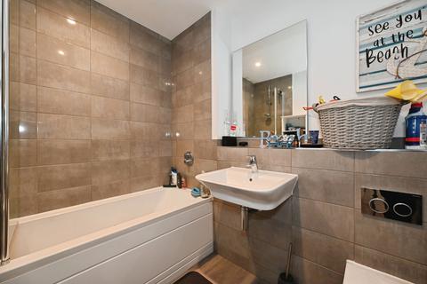 1 bedroom flat for sale, Lockhart Drive, Wokingham, Berkshire, RG40