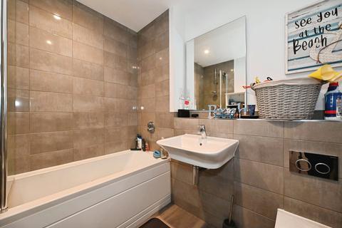 1 bedroom flat for sale, Lockhart Drive, Wokingham, Berkshire, RG40