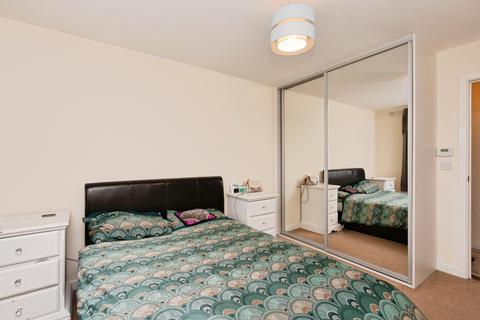 1 bedroom flat for sale, Centrifuge Way, Farnborough, Hampshire, GU14