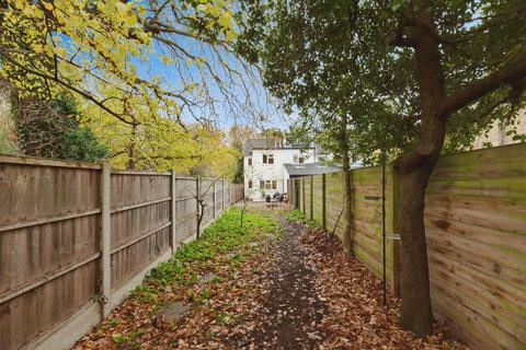 undefined, Portsmouth Road, Thames Ditton, KT7