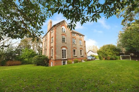 3 bedroom flat for sale, Portsmouth Road, Esher, Surrey, KT10