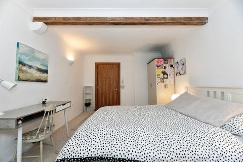3 bedroom flat for sale, Portsmouth Road, Esher, Surrey, KT10