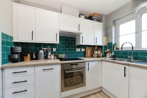 2 bedroom flat for sale, Sherriff Close, Esher, Surrey, KT10