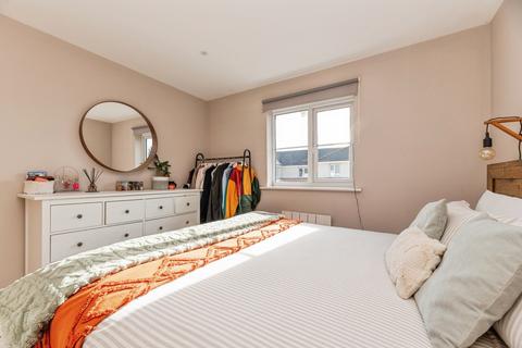 2 bedroom flat for sale, Sherriff Close, Esher, Surrey, KT10