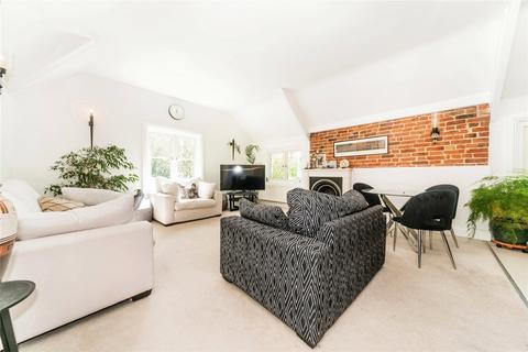 3 bedroom flat for sale, Sandgate, Portsmouth Road, Esher, Surrey, KT10