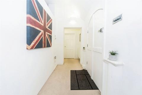 3 bedroom flat for sale, Sandgate, Portsmouth Road, Esher, Surrey, KT10
