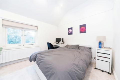 3 bedroom flat for sale, Sandgate, Portsmouth Road, Esher, Surrey, KT10