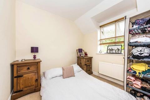 2 bedroom flat for sale, Lyster Mews, Cobham, Surrey, KT11