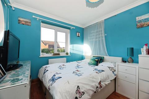 2 bedroom flat for sale, Canterbury Mews, Oxshott, Leatherhead, Surrey, KT22