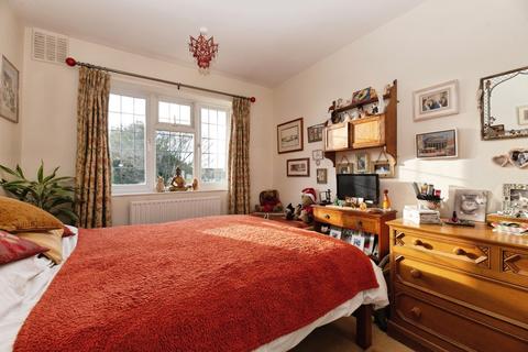 2 bedroom maisonette for sale, Albany Crescent, Claygate, Esher, Surrey, KT10
