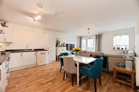 2 bedroom flat for sale, Alderson Grove, WALTON-ON-THAMES, Surrey, KT12