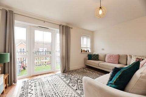 2 bedroom flat for sale, Alderson Grove, WALTON-ON-THAMES, Surrey, KT12