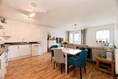 2 bedroom flat for sale, Alderson Grove, WALTON-ON-THAMES, Surrey, KT12