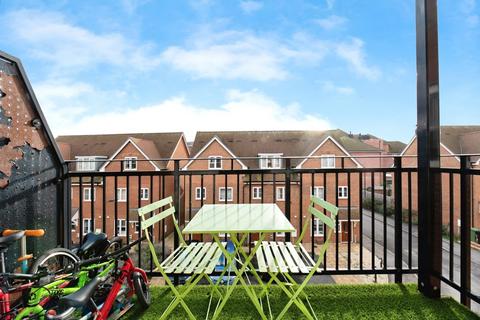 2 bedroom flat for sale, Alderson Grove, WALTON-ON-THAMES, Surrey, KT12