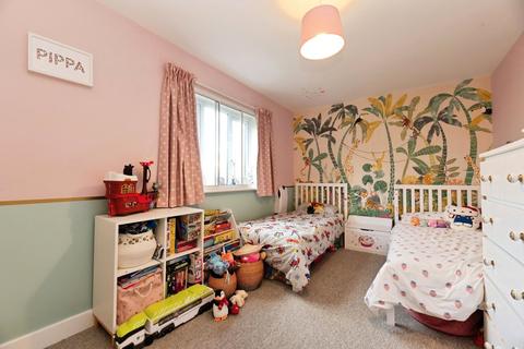 2 bedroom flat for sale, Alderson Grove, WALTON-ON-THAMES, Surrey, KT12