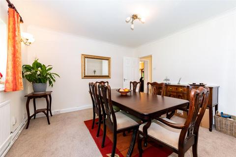 6 bedroom detached house for sale, Frimley Road, Ash Vale, Aldershot, Surrey, GU12