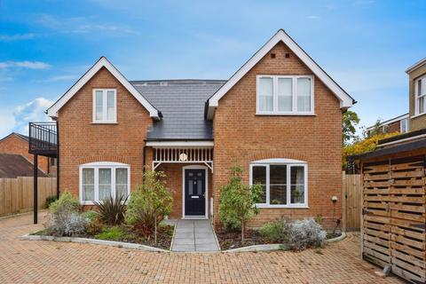 undefined, Eggars Hill, Aldershot, Hampshire, GU11