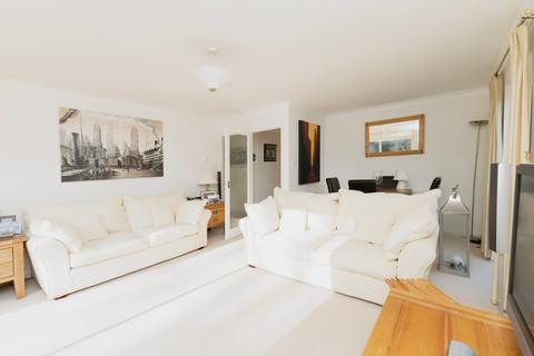2 bedroom flat for sale, Knowle Lane, Cranleigh, Surrey, GU6