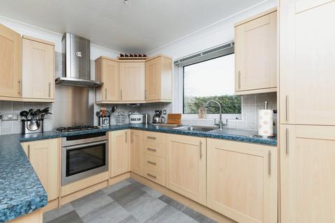2 bedroom flat for sale, Knowle Lane, Cranleigh, Surrey, GU6