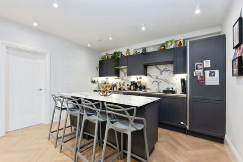 3 bedroom flat for sale, Epsom Road, Guildford, Surrey, GU1