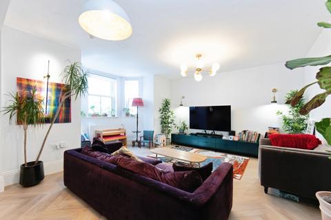 3 bedroom flat for sale, Epsom Road, Guildford, Surrey, GU1
