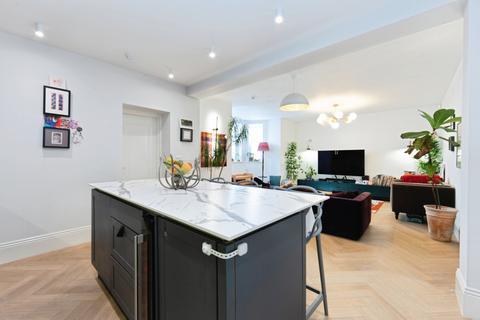 3 bedroom flat for sale, Epsom Road, Guildford, Surrey, GU1