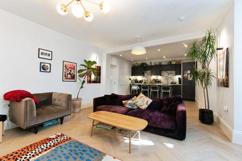 3 bedroom flat for sale, Epsom Road, Guildford, Surrey, GU1