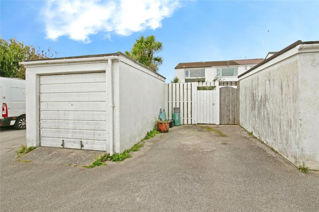 Garage&amp; Parkingspace
