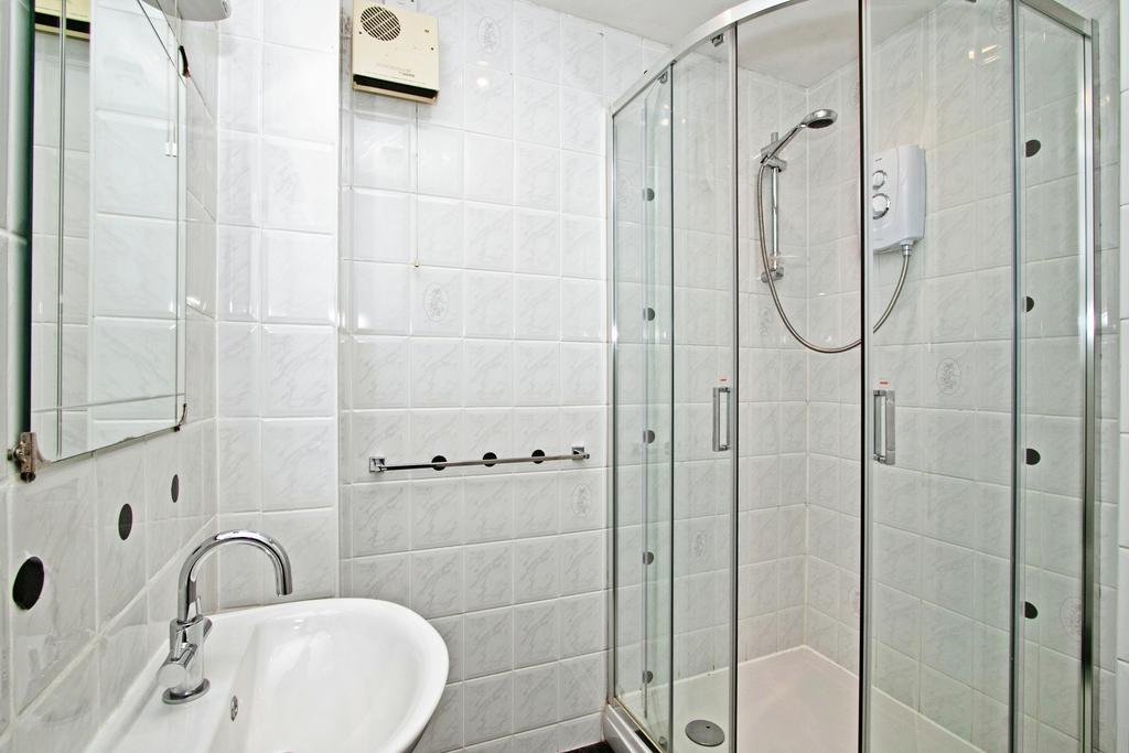 Shower/Cloakroom