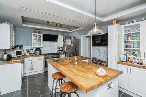 4 bedroom end of terrace house for sale, Oakfields, Guildford, Surrey, GU3