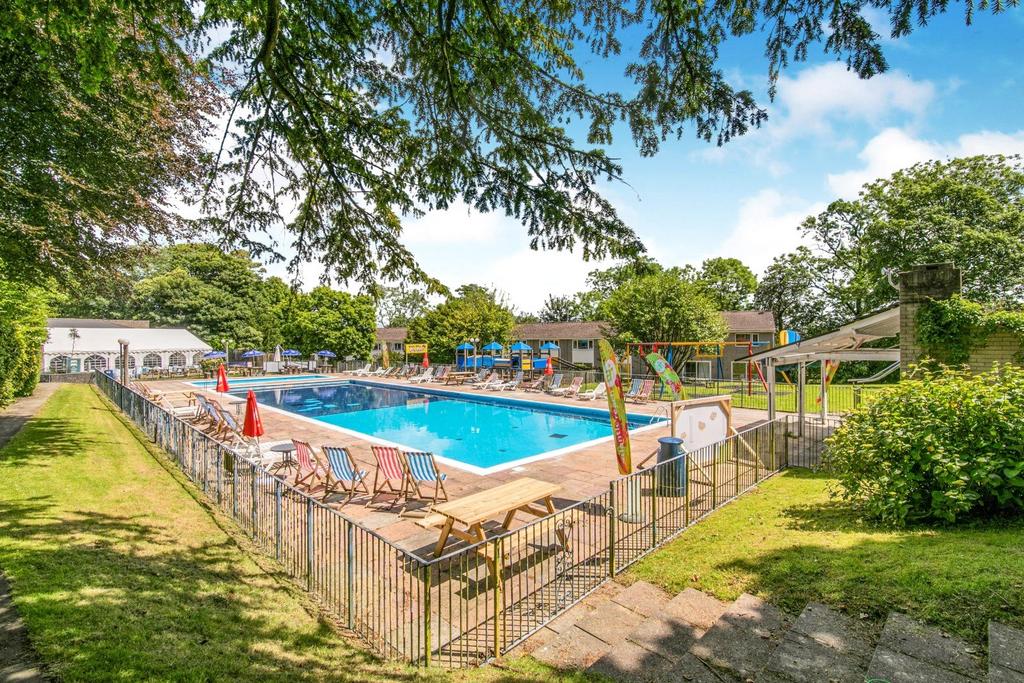 Outdoor Swimming Poo