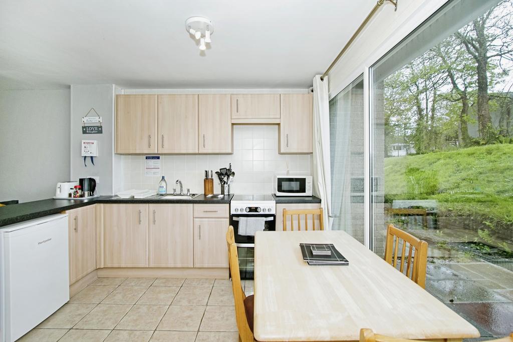Kitchen/Dining Rm.