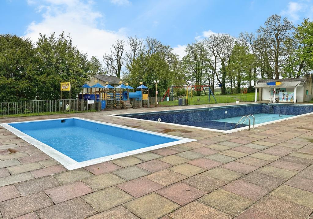 Outdoor Swimming Poo
