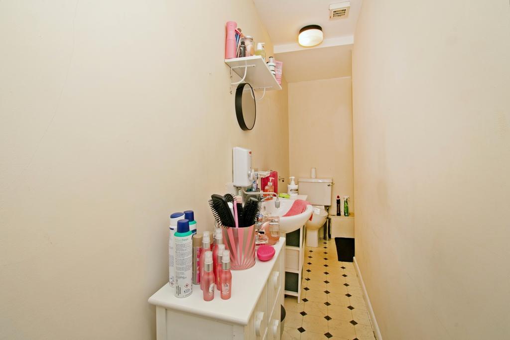 Shower/Cloakroom