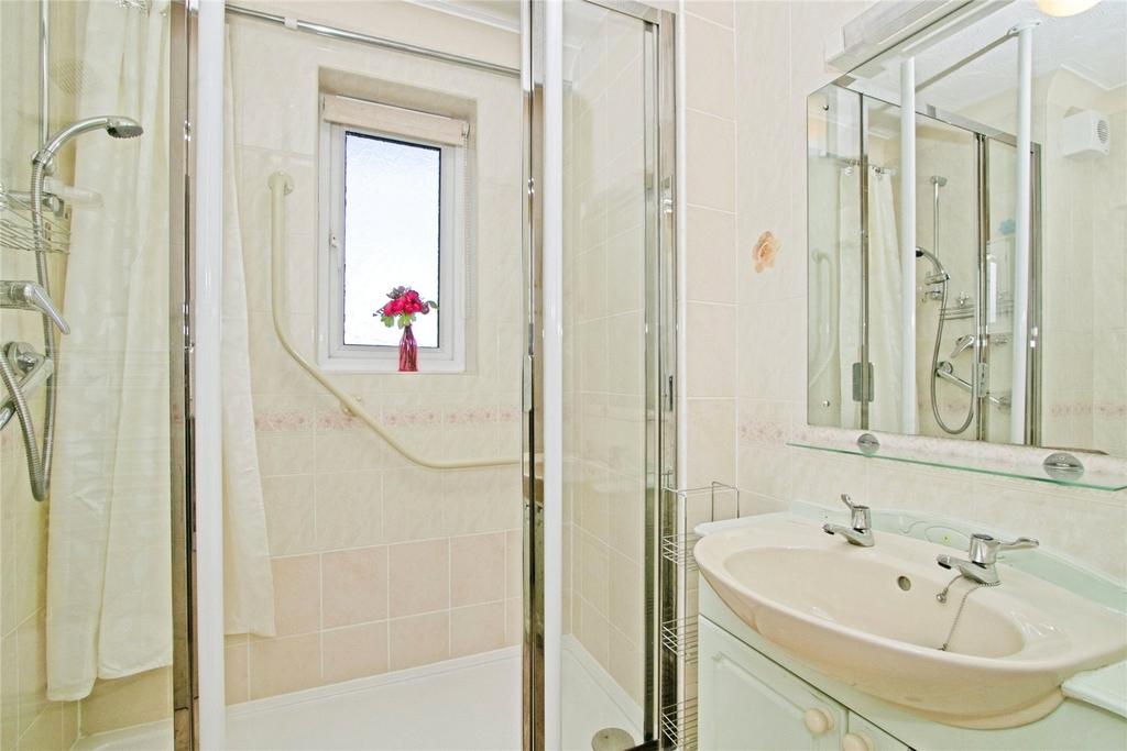 Shower/Cloakroom