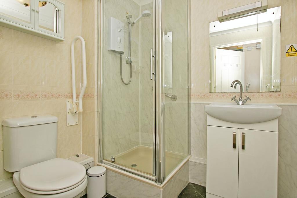 Guest Suite Showerwc
