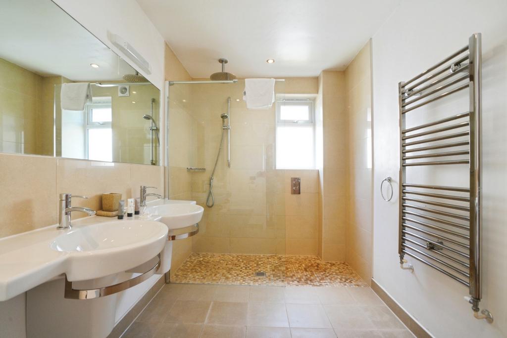 Shower/Cloakroom