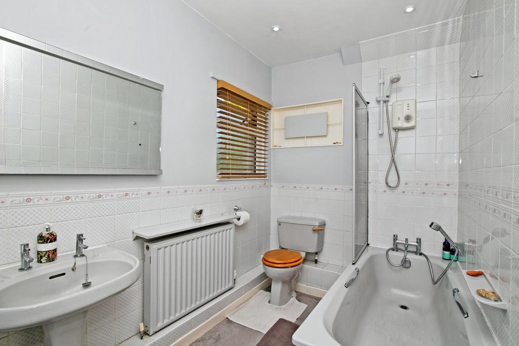 En-Suite Bathroom