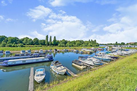 2 bedroom flat for sale, Portsmouth Road, Long Ditton, Surbiton, KT6