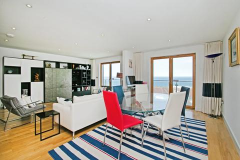3 bedroom flat for sale, Pentire Avenue, Pentire, Newquay, Cornwall, TR7