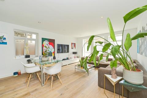 2 bedroom flat for sale, London Road, KINGSTON UPON THAMES, Surrey, KT2