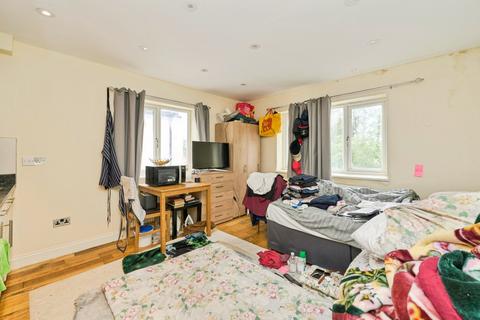 undefined, Waldegrave Road, Teddington, TW11