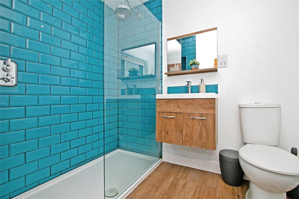 Ff Shower/Cloakroom