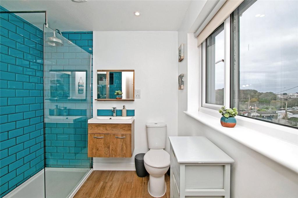 Ff Shower/Cloakroom