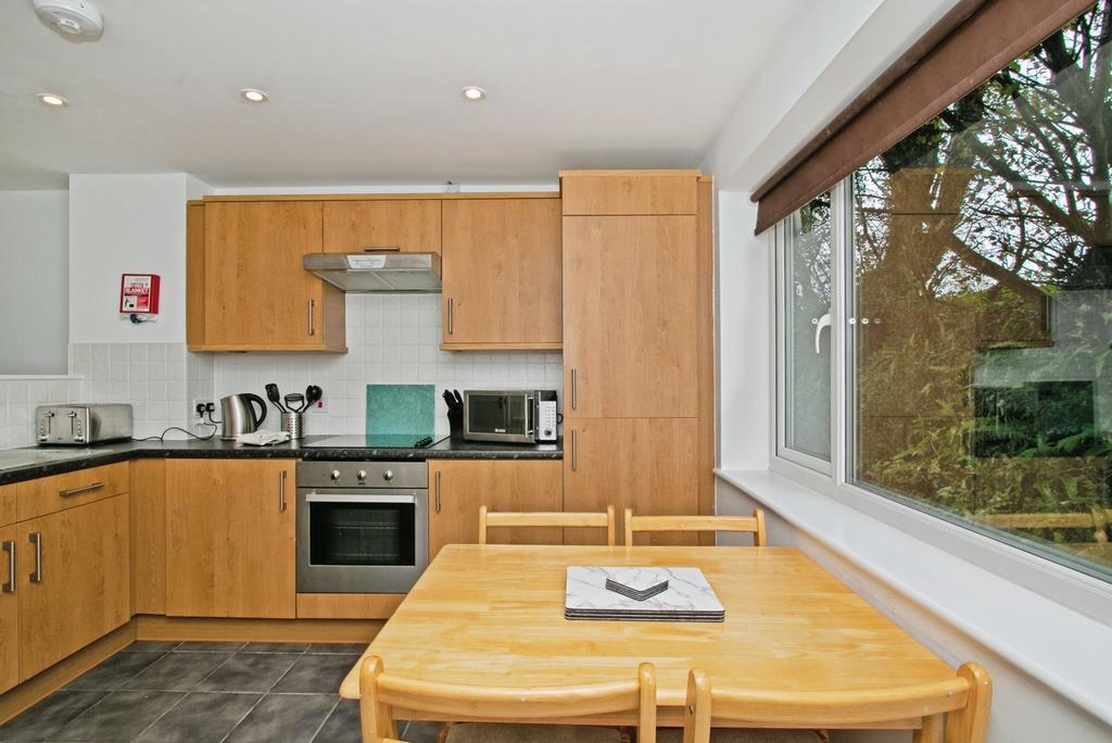 Kitchen/Dining Area